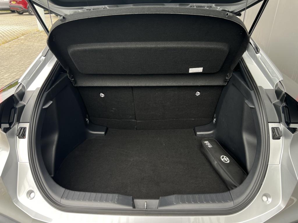 Toyota C-hr 1.8 hybrid 140 dyn