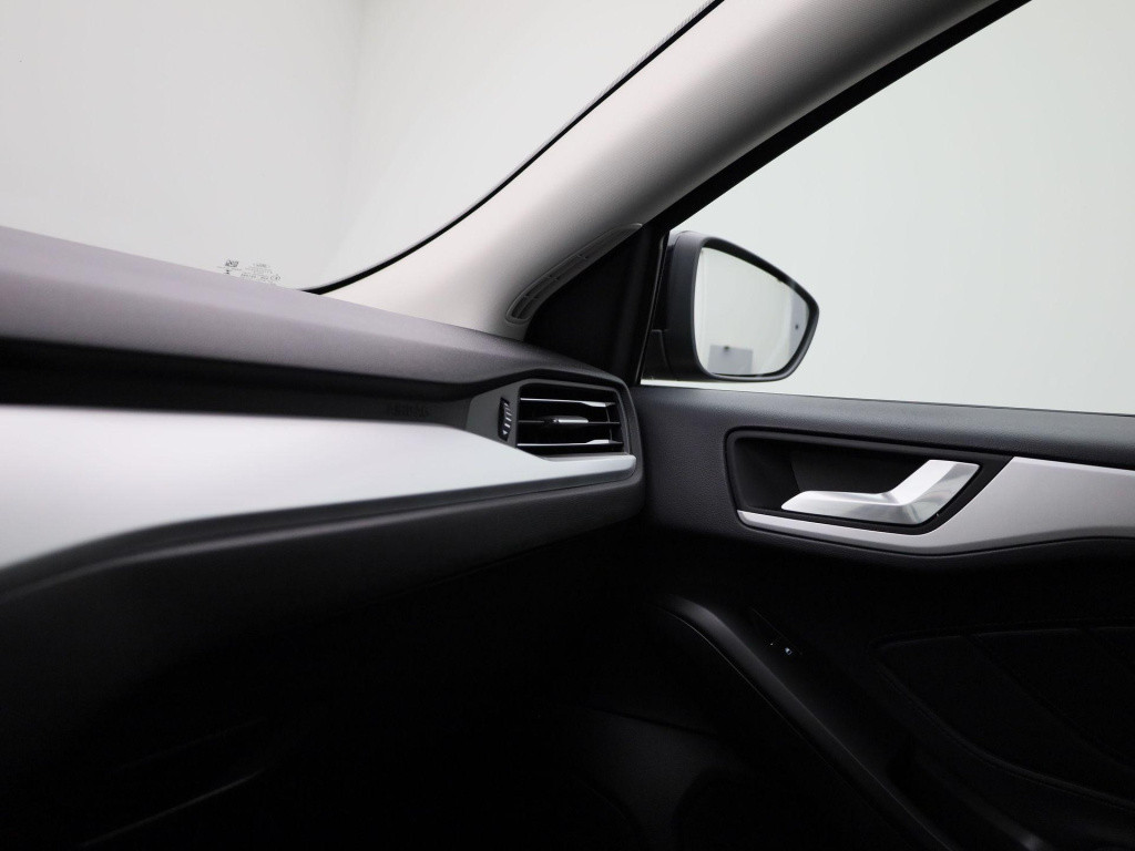 Ford Focus wagon 1.0 ecoboost hybrid trend edition business | cruise contro