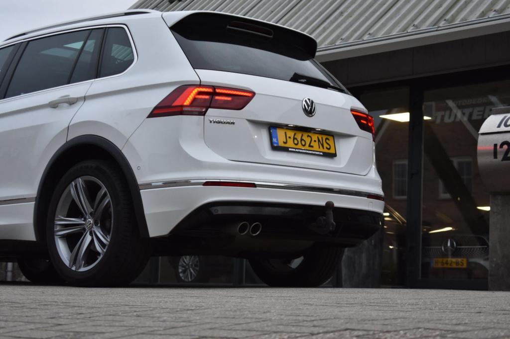 Volkswagen Tiguan 1.5 tsi act r-line | trekhaak | camera | dealer onderhoud