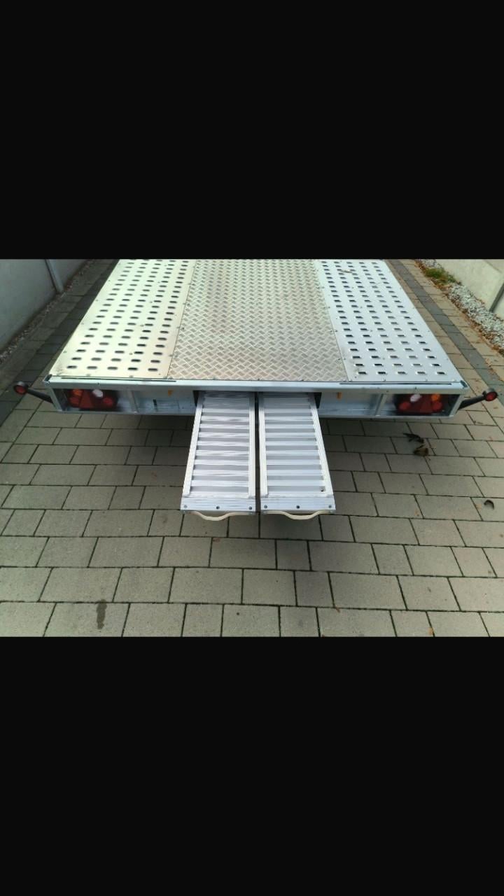 Splinternieuwe drie asser auto-ambulance.