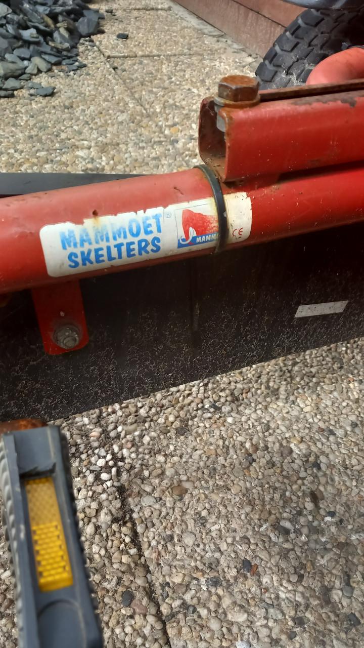 Robuuste mammoet skelter