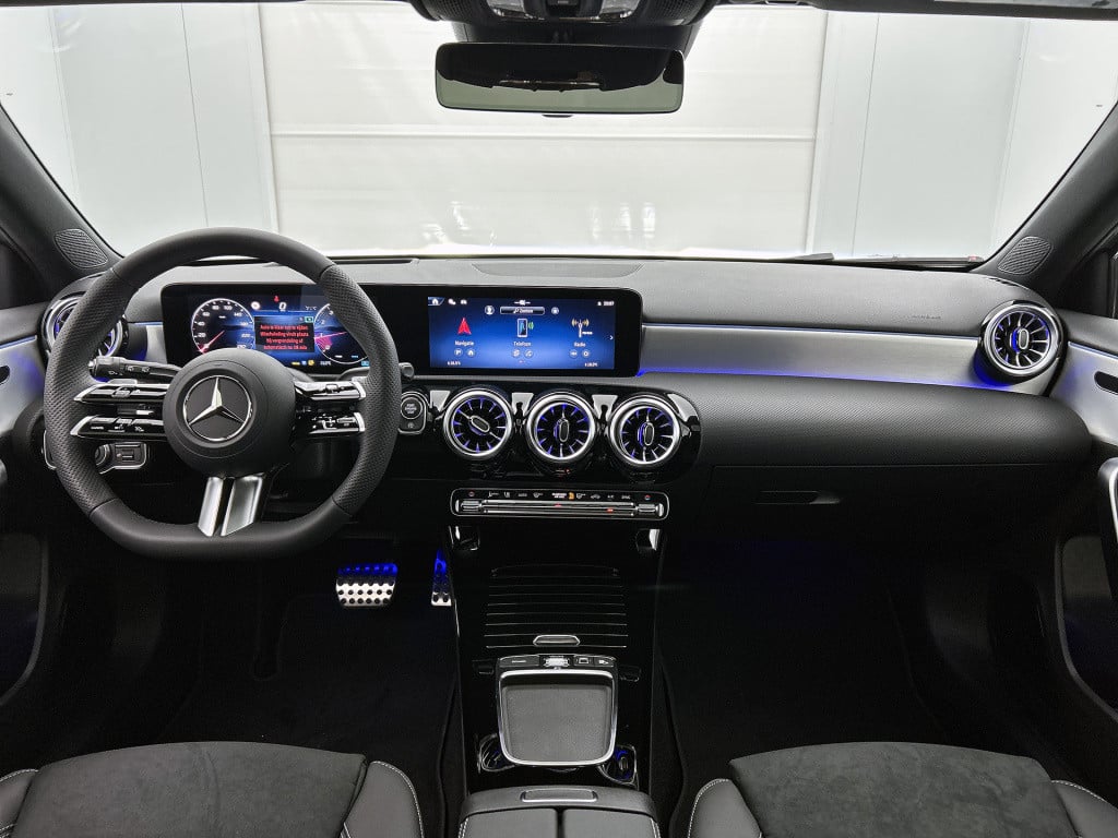 Mercedes-Benz A-Klasse 180 business solution amg | nightpakket | amg line p