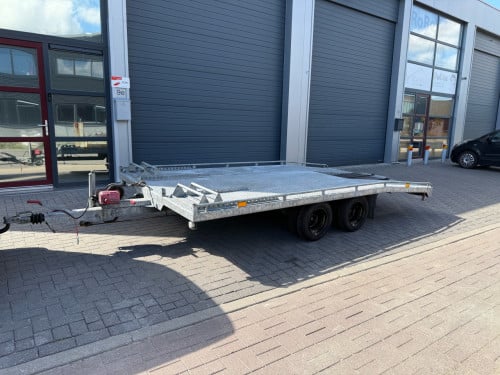 Witteveen R2430 Autoambulance “Marge” NIEUWE BANDEN! 8st
