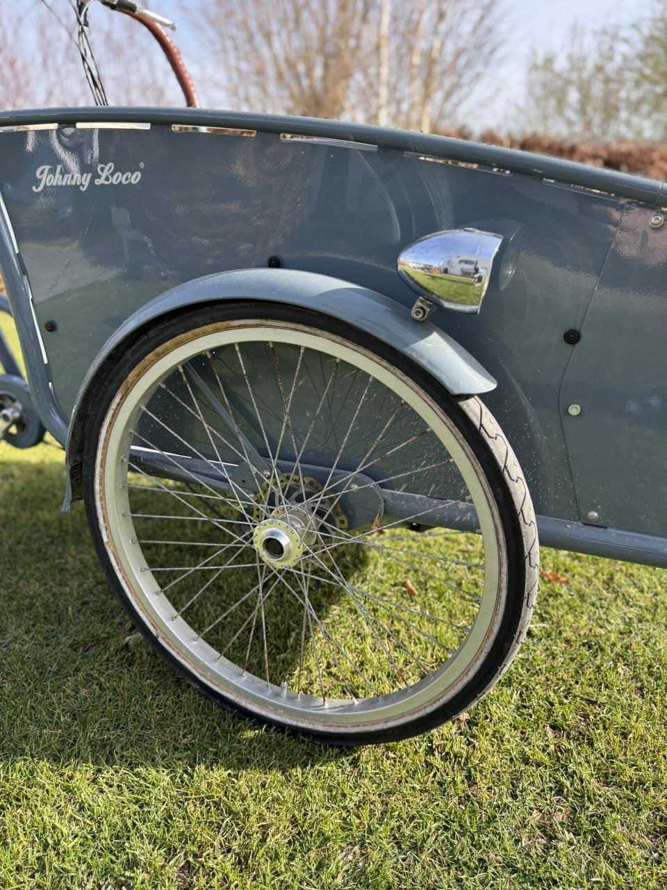 Johnny Loco bakfiets. Altijd binnen gestaan.
