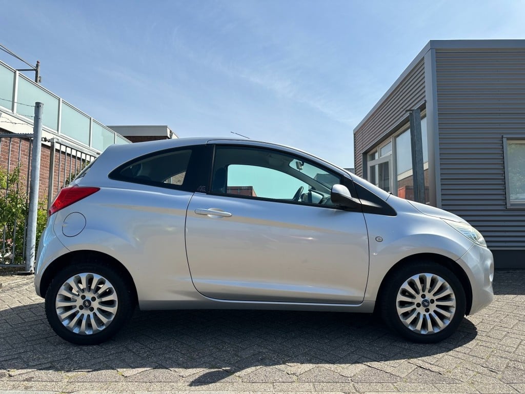 Ford KA 1.2 titanium airco lm velgen lage km stand org. nl