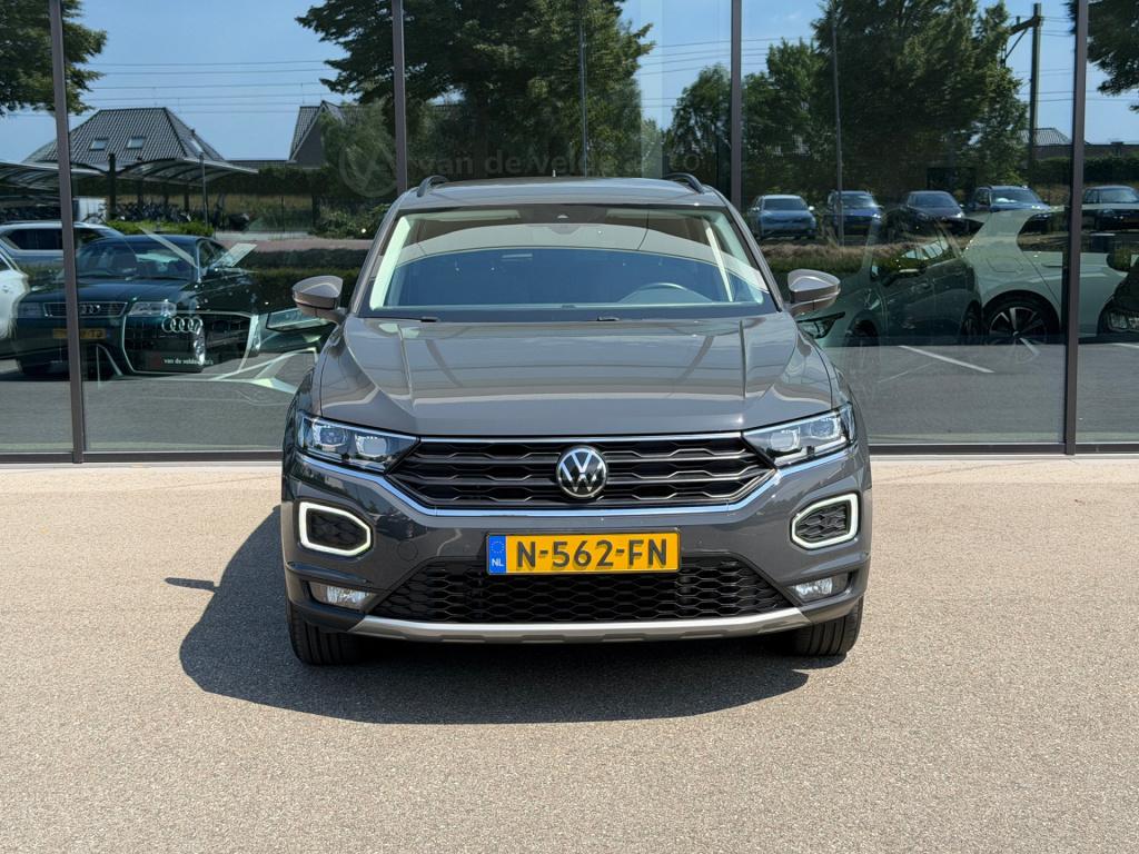 Volkswagen T-roc 1.5 tsi 150pk dsg style | camera | trekhaak | navi | carpl