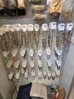 Partij  armbanden en  ketting