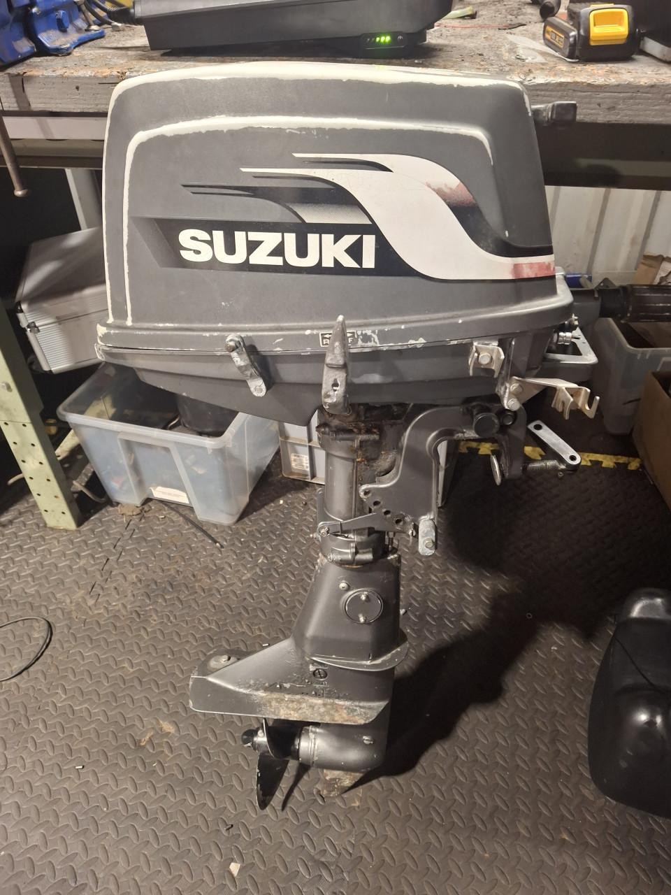 Suzuki 8 pk buitenboordmotor kortstaart in goede staat