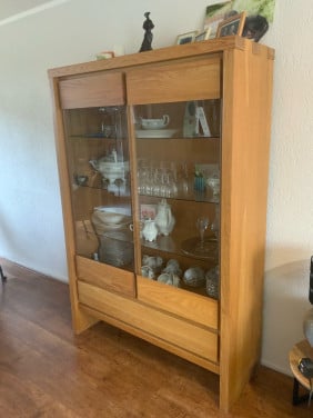 Wit eiken glazen kast