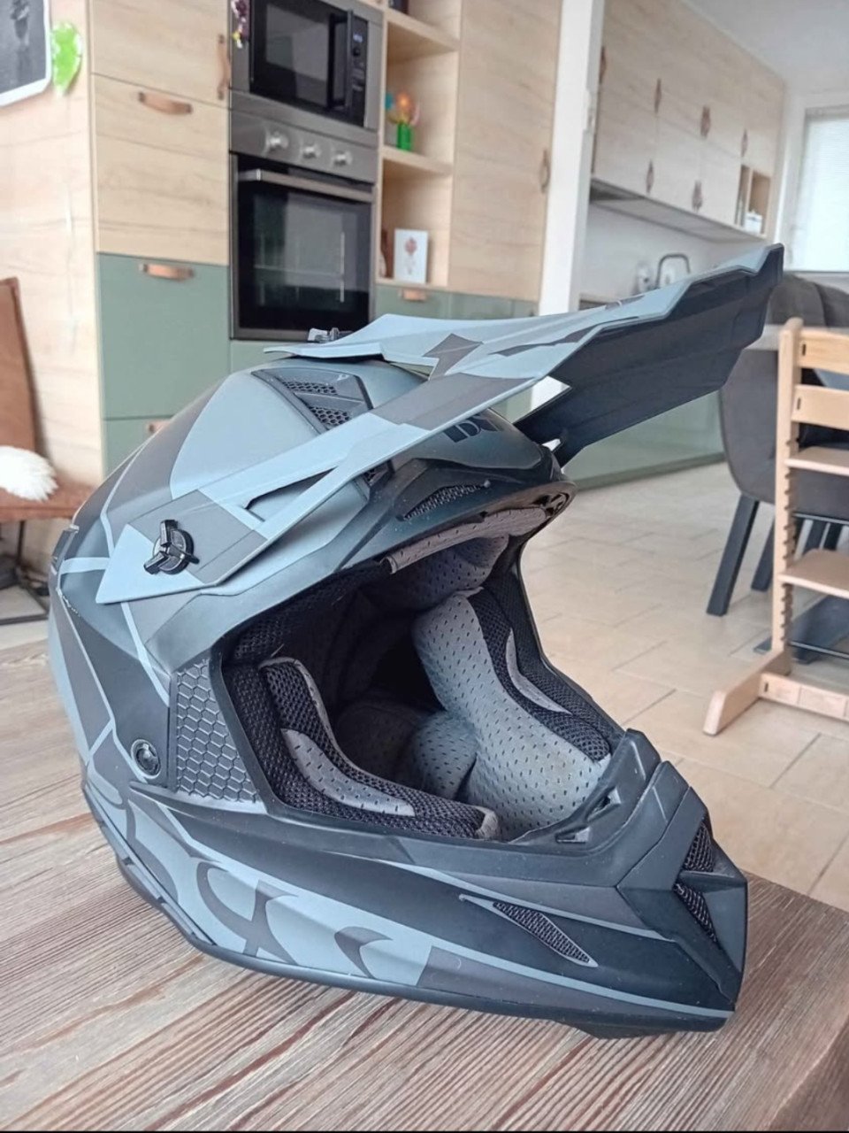 Helm ixs cross