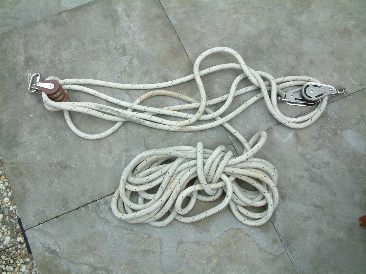 Schoot 16 meter 12 mm met katrollen 3 schijfs en rvs 2 schijfs met hondsvot