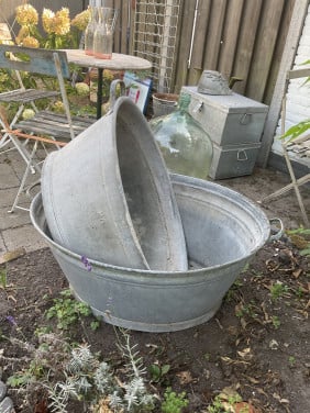 Zinken teilen , ketels en vuilnisemmers