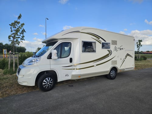 Mclouis MC4 60G half integraal camper