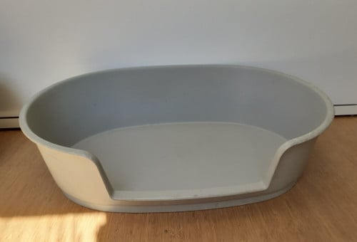 Lichtgrijze afwasbare hondenmand voor middelgrote hond