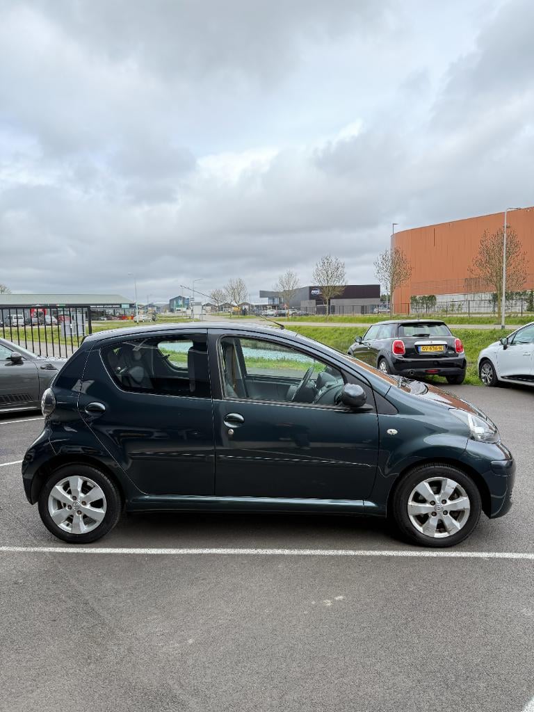 Toyota Aygo 1.0-12v aspiration green navigator