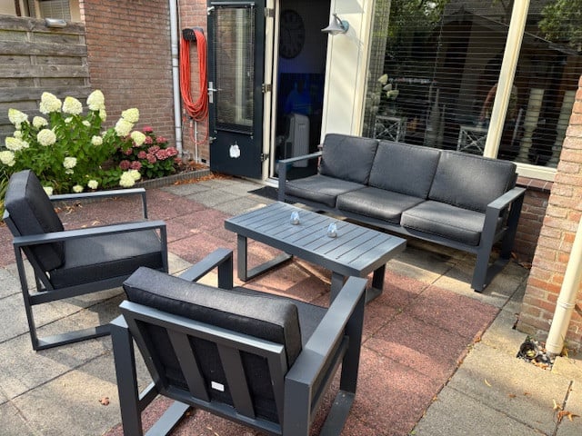 Zo goed als nieuw, Loungeset met bank en 2 stoelen en tafel