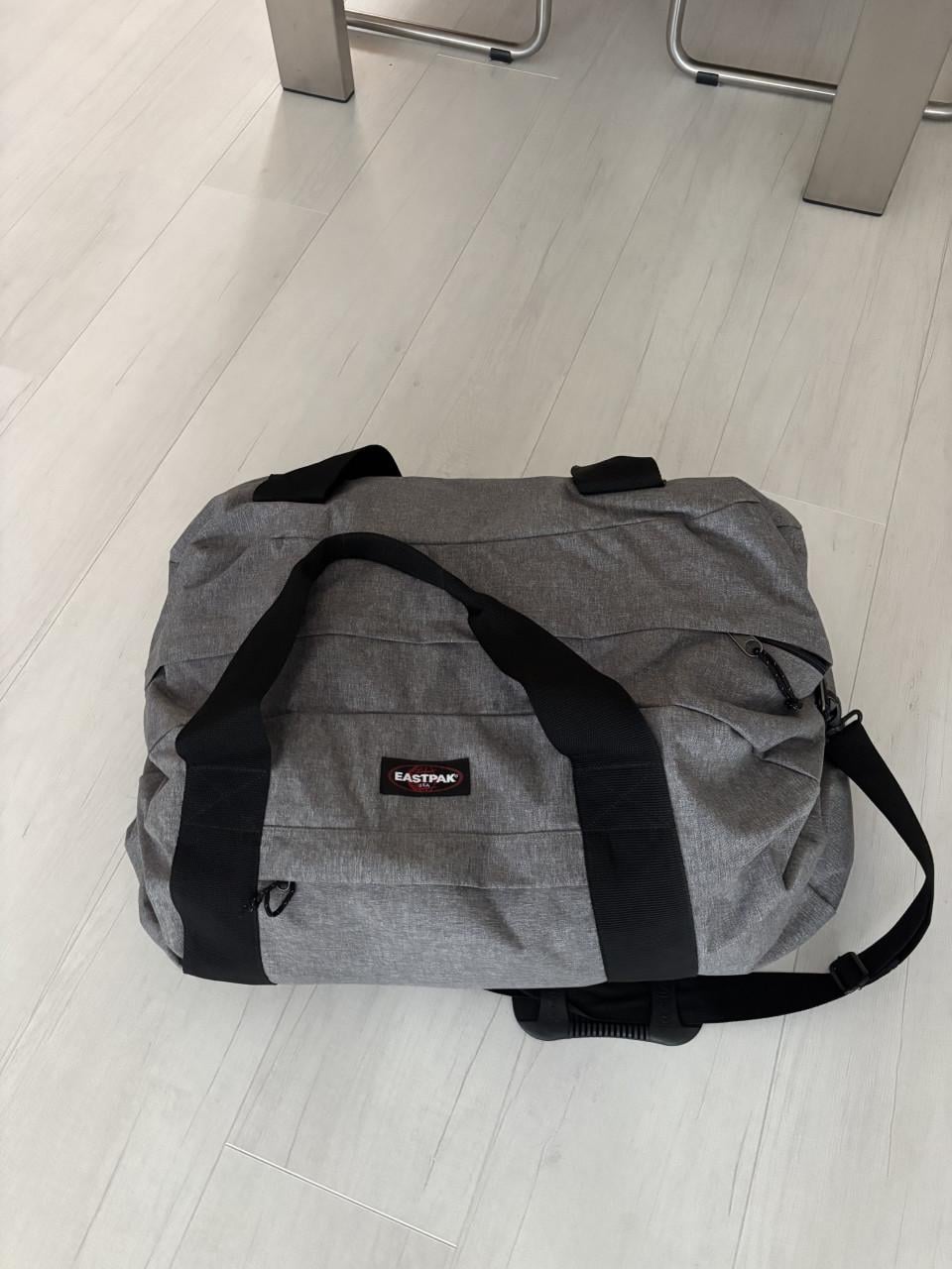 Eastpak reistas met schouderband