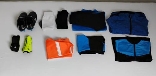 Pakket (voetbal of gym) maat 116/122 schoenen maat 29.