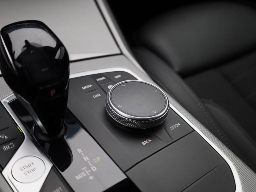 BMW 3-serie 330e | automaat | navigatie | half-leer | adaptive cruise contr