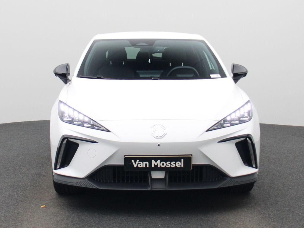 MG Mg4 64 kwh luxury | automaat | navigatie | climate control | apple carpl