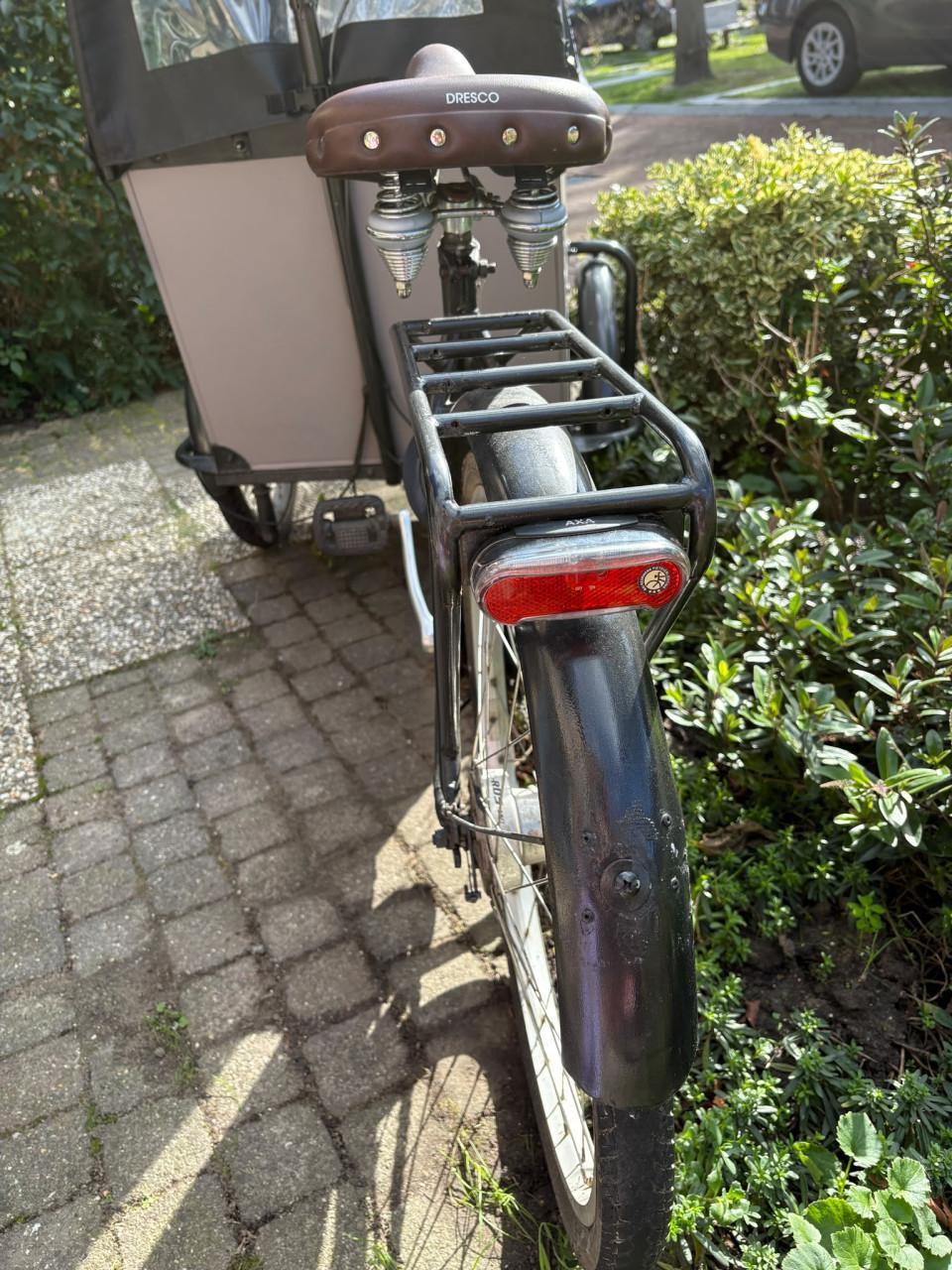 Een mooie Babboe Big Bakfiets met Regentent en Opberghoes