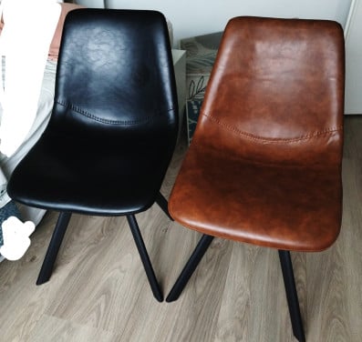 4 eetkamer stoelen 2x zwart en 2x bruin