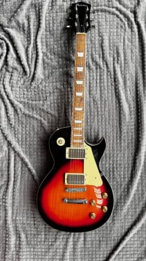 Gitaar: Dimavery model Gibson Les Paul
