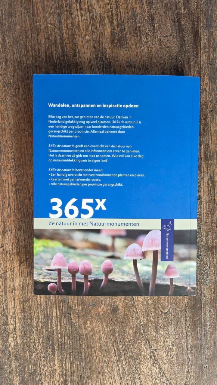Boek '365 x de natuur in' van Natuurmonumenten.