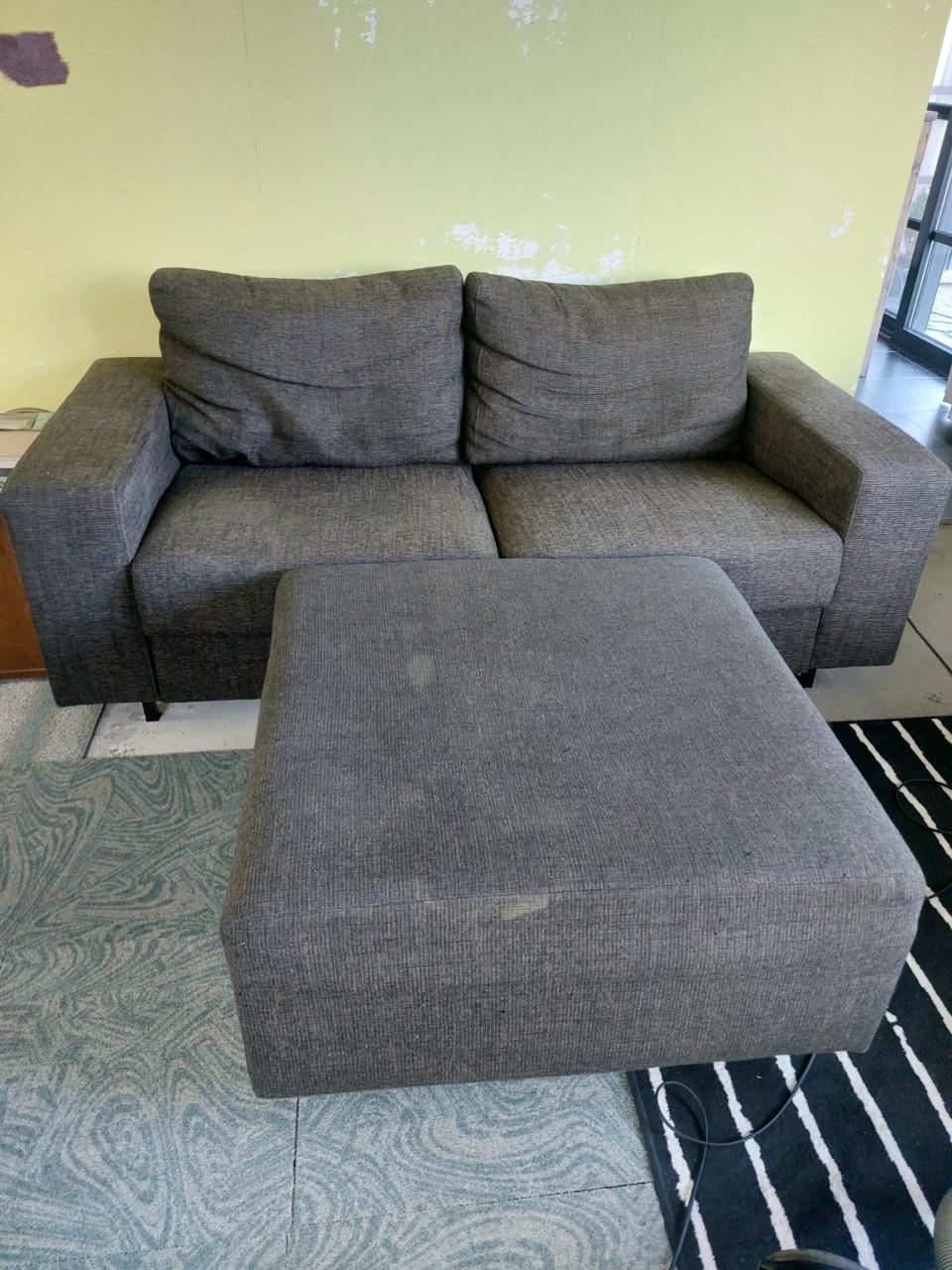 Gratis af te halen tweezitsbank,  tweeënhalf zits bank met poef