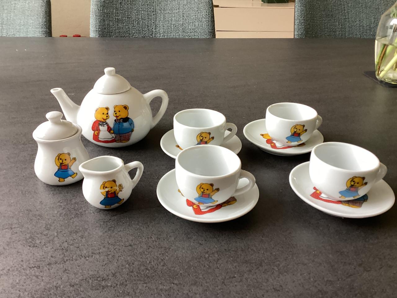 Oude Kinderserviesje. Beertjes.