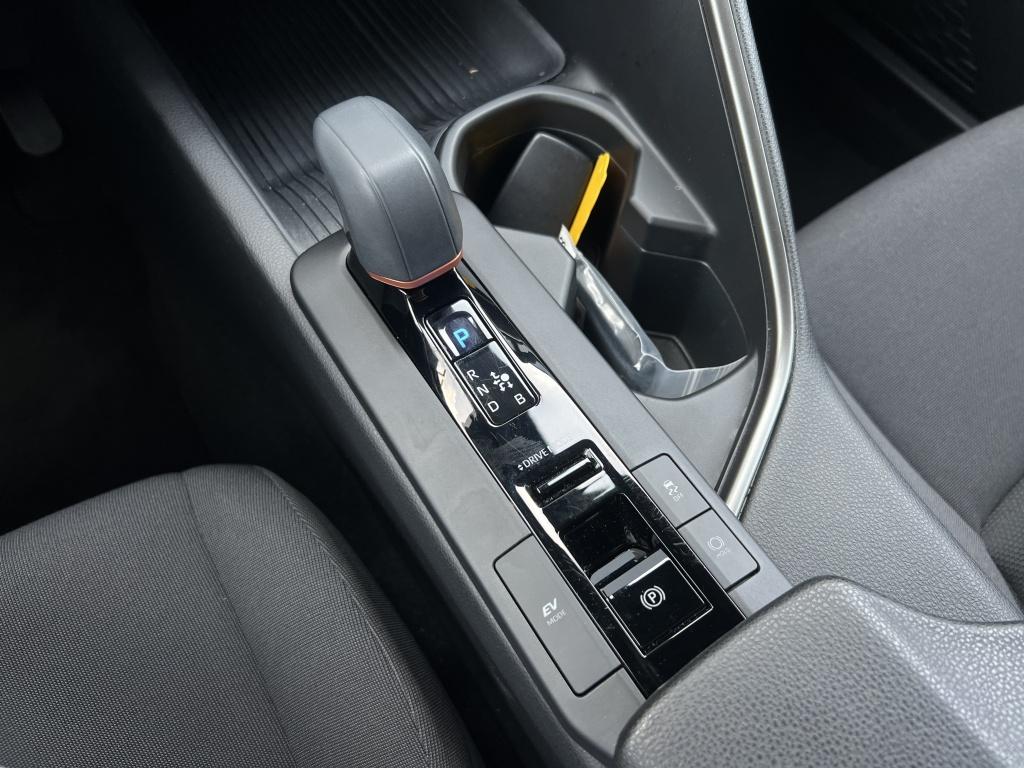 Toyota C-hr 1.8 hybrid 140 dyn