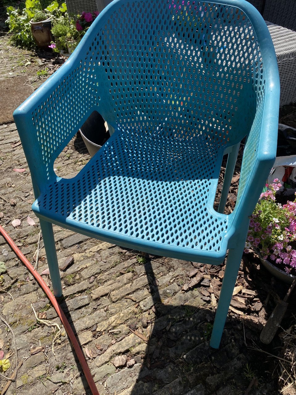 Duurzaam geproduceerde kunststof blauwe stoel