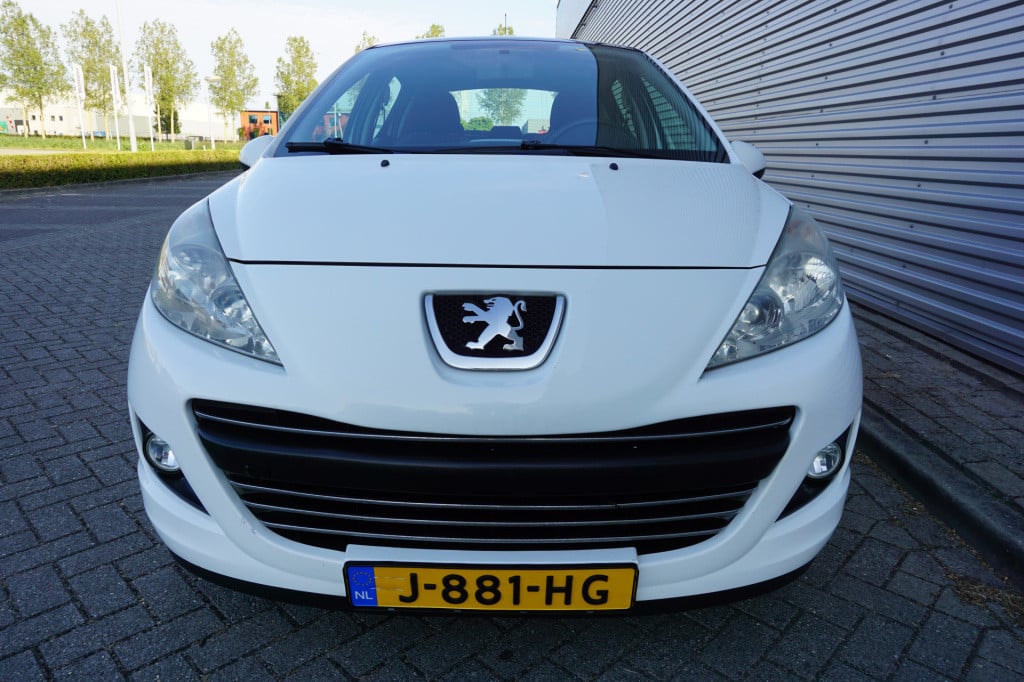 Peugeot 207 1.4 vti sublime airco / elektr. ramen / panoramadak