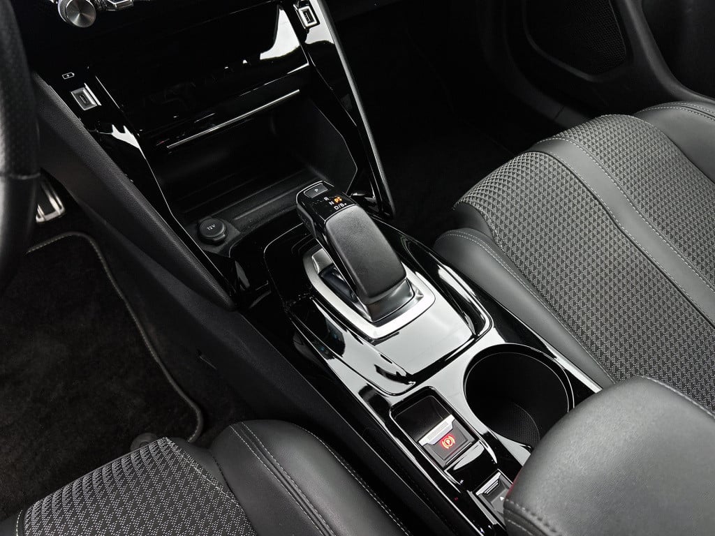 Peugeot E-2008 ev gt pack 50 kwh | rijklaar | achteruitrijcamera | parkeers