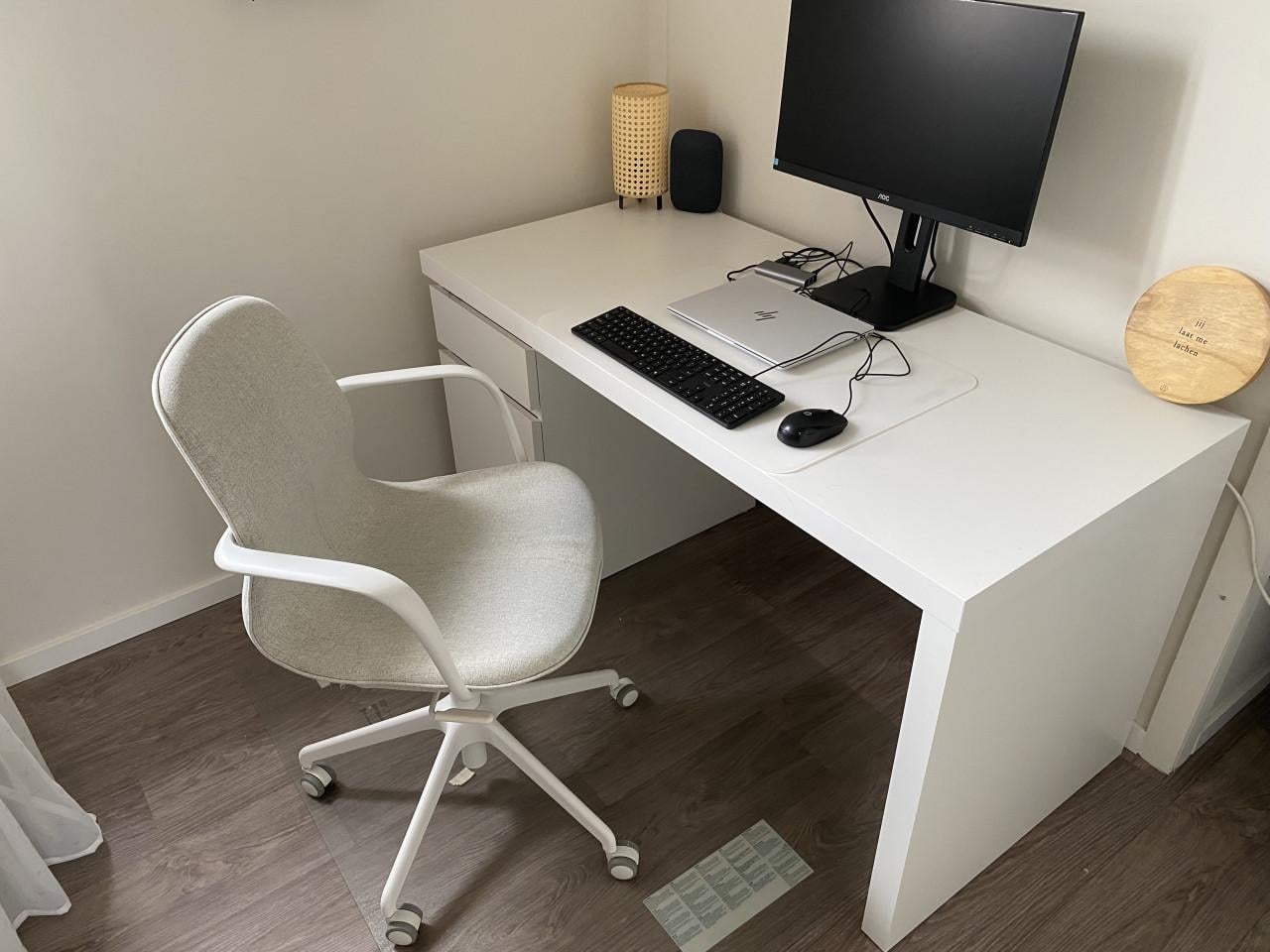 IKEA Malm bureau en bureaustoel