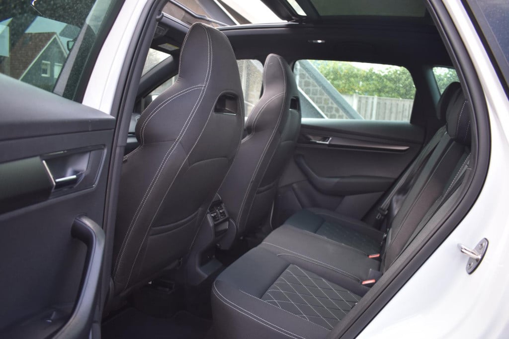 Skoda Karoq 1.5 tsi act sportline | panoramadak | canton | dealer onderhoud