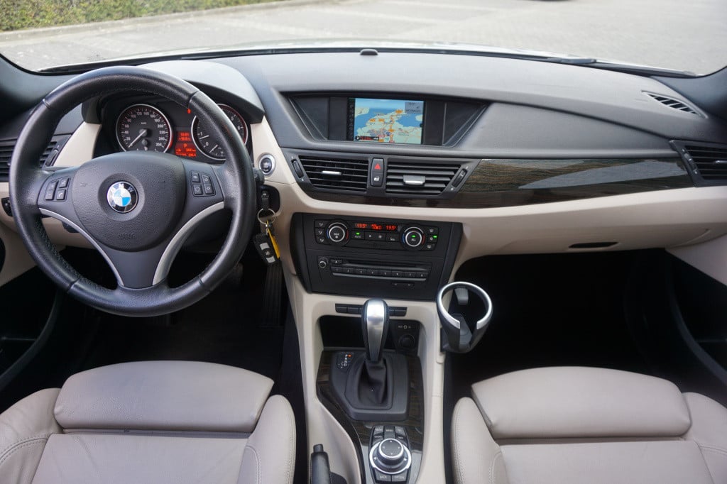 BMW X1 xdrive28i executive automaat - climate / navi / cruise / leder / ele