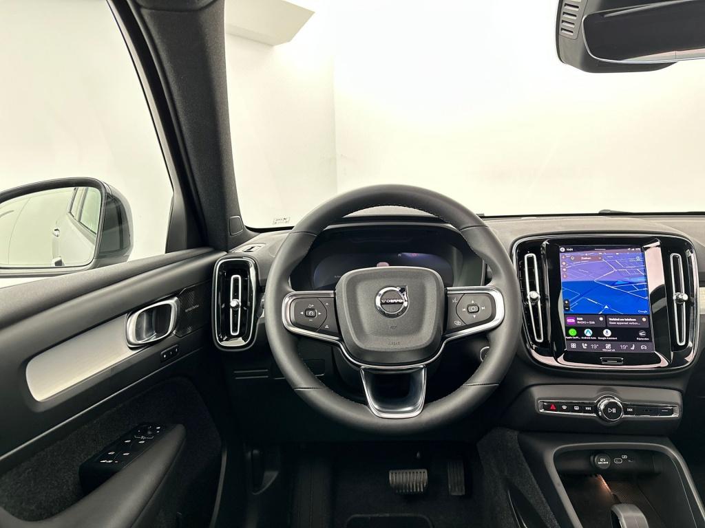 Volvo XC40 b4 197pk plus dark| pano| trekhaak| camera| elek.stoelen