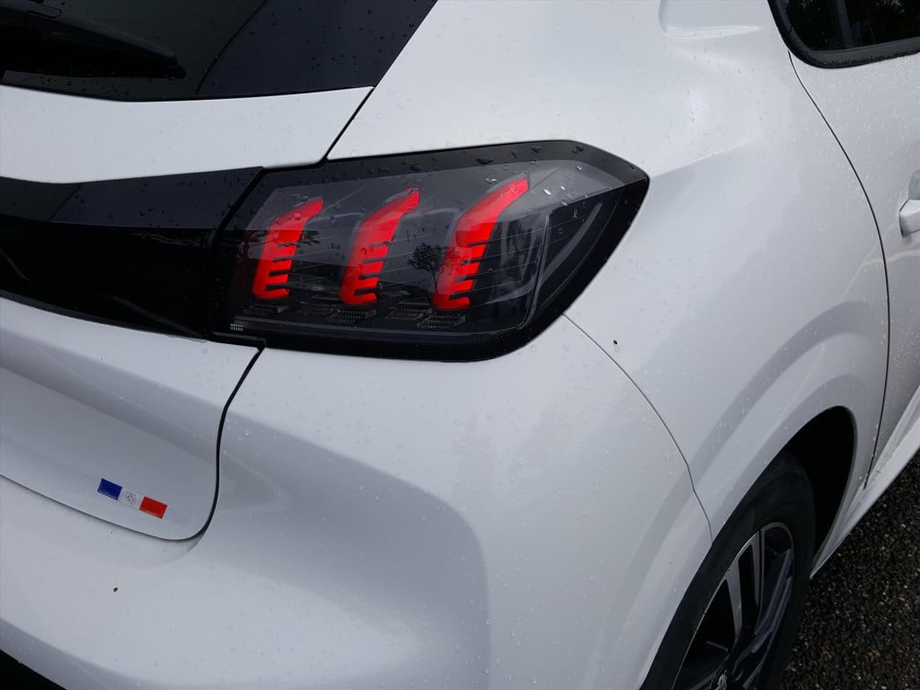 Peugeot 208 1.2 puretech 100pk allure navigatie | apple carplay & android a