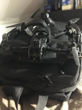 Quatcopter, laadstation, accus, fpv brill, controller, rugtas.