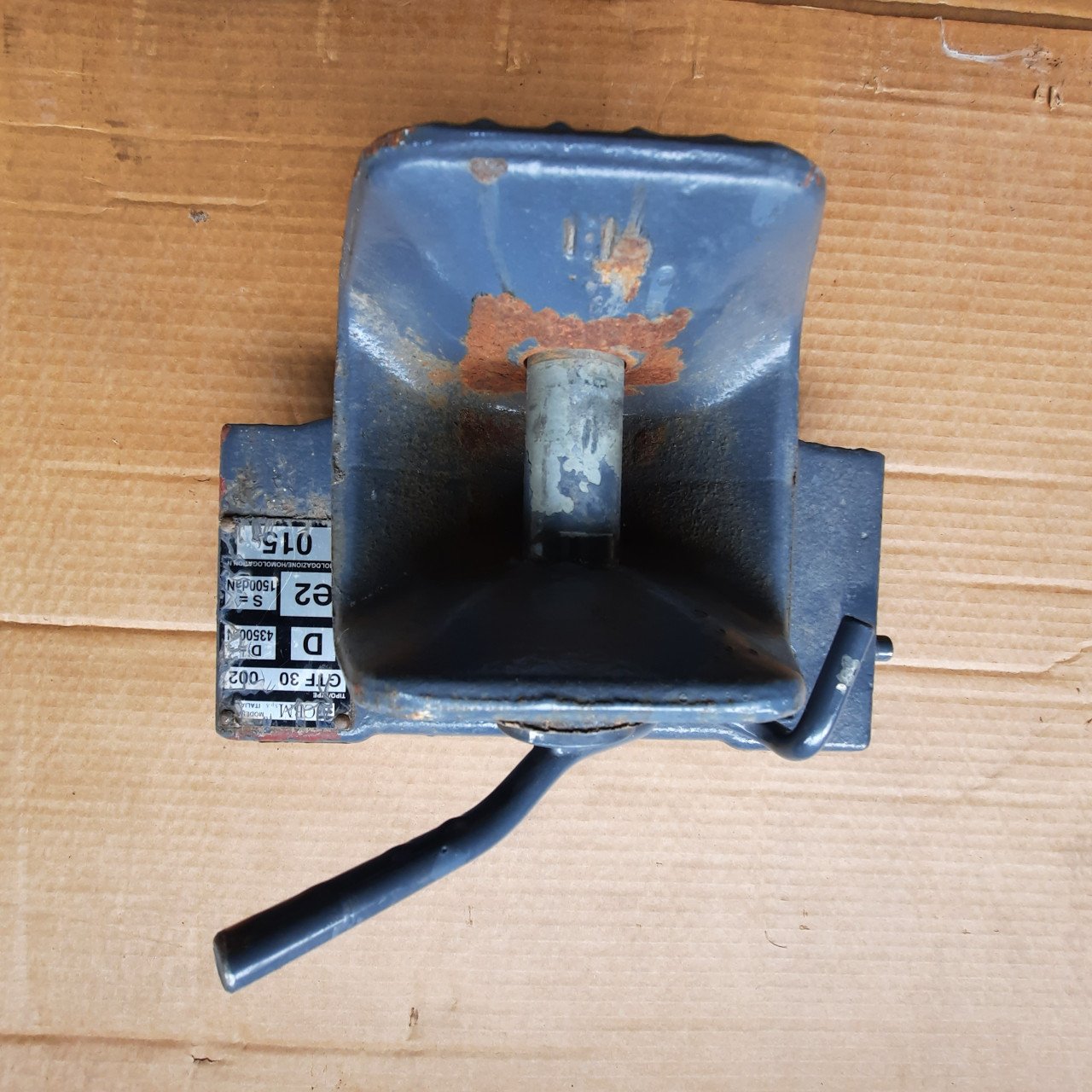 Zwaailichtbalk, trekhaken, gasfles kantelbaar neuswiel enz