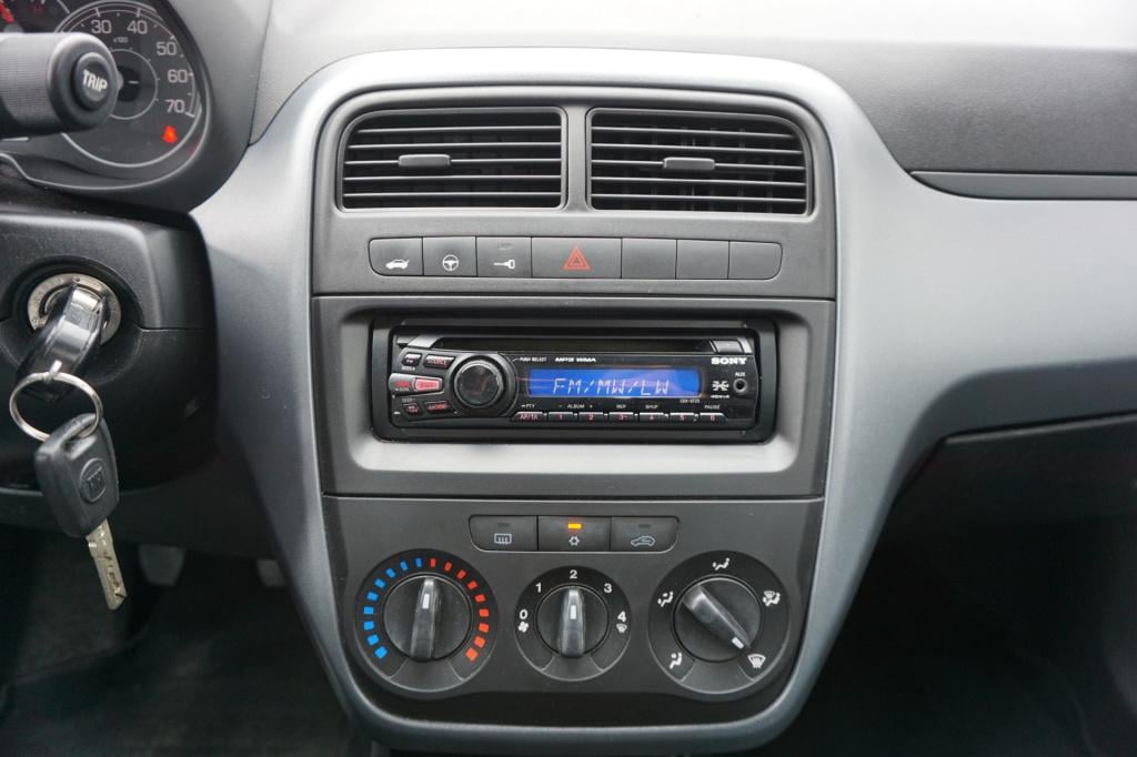 Fiat Grande Punto 1.2 actual airco / elektr. ramen / trekhaak / nieuwe apk!