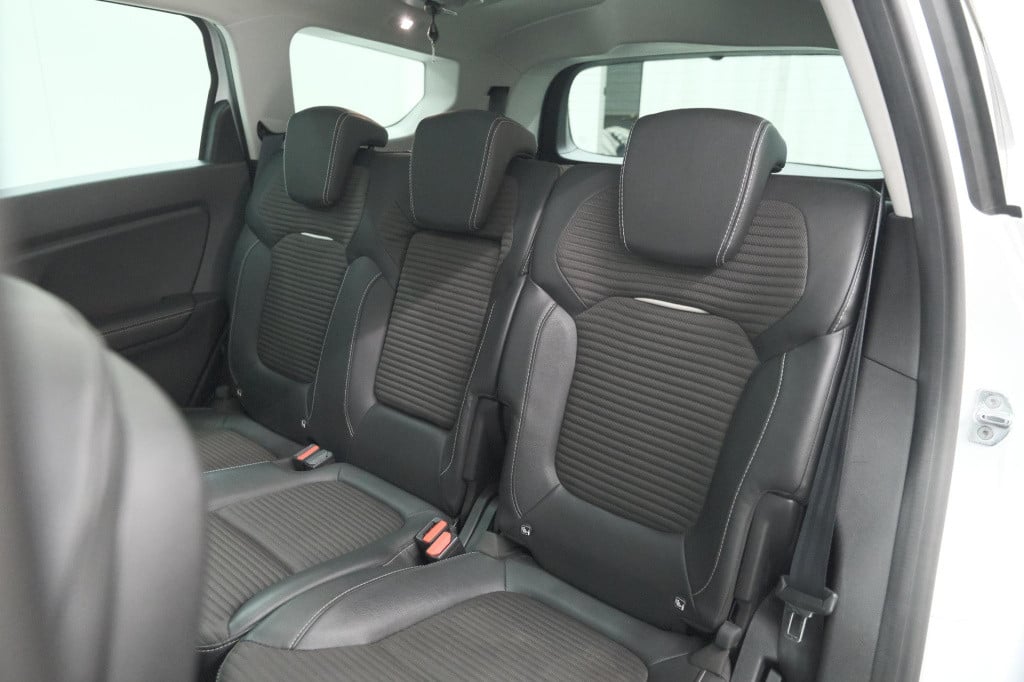 Renault Grand Scenic tce 140 bose | 7 zitplaatsen | trekhaak | camera | bos