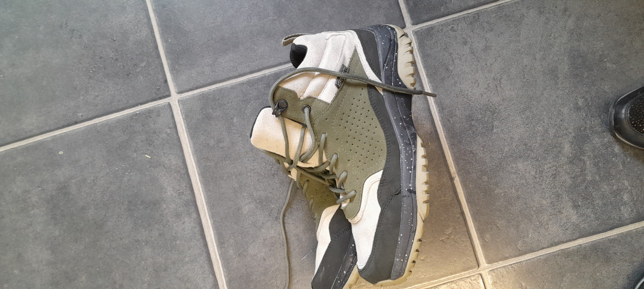 Hoge dames wandelschoenen maat 38.