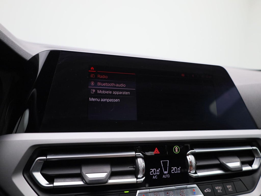 BMW 3-serie 330e | automaat | navigatie | half-leer | adaptive cruise contr