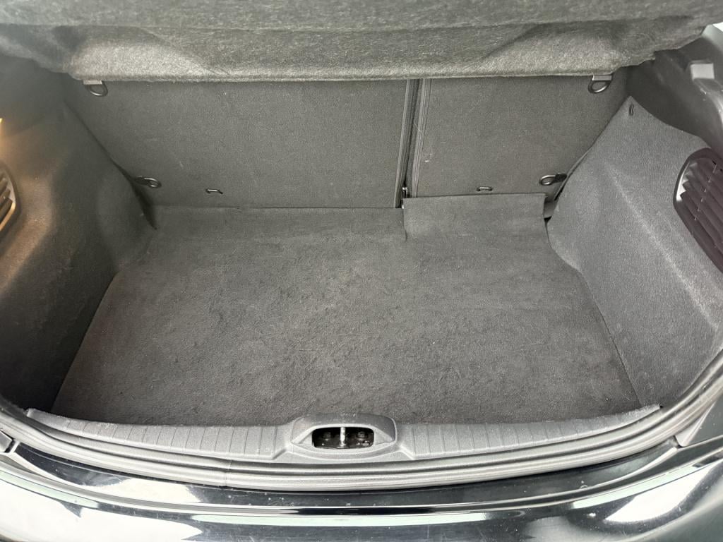 Peugeot 208 1.2 puretech blue lease executive 5-drs