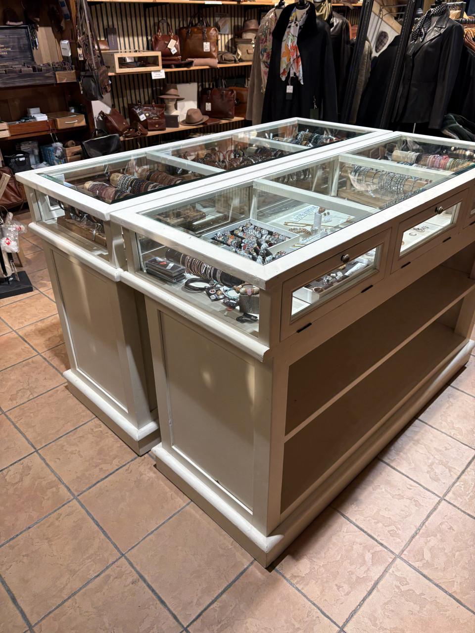 Brocante vitrine kasten