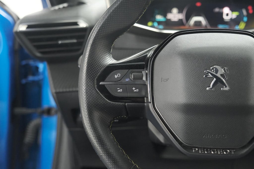 Peugeot 208 ev gt pack 50 kwh | 3 fase | camera | panoramadak | dodehoekdet