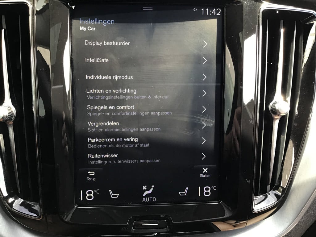 Volvo XC60 t8 390pk recharge mo.pro leder/luchtvering/h.k. audio/360 camera