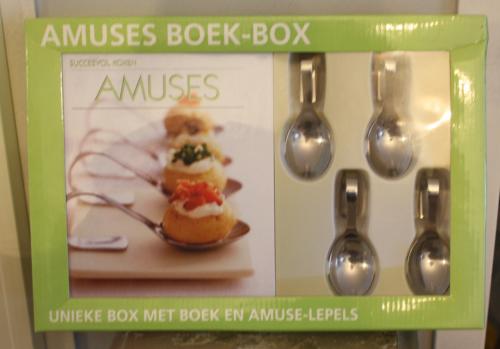 Nieuw in verpakking amuse set 6 lepels en blank en boekje